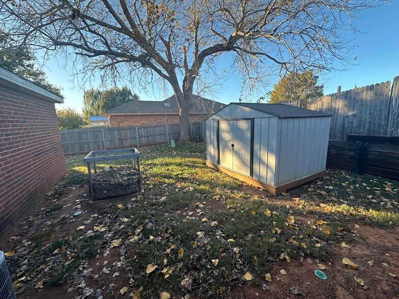 Building Photo - 1004 Shadowlake Rd