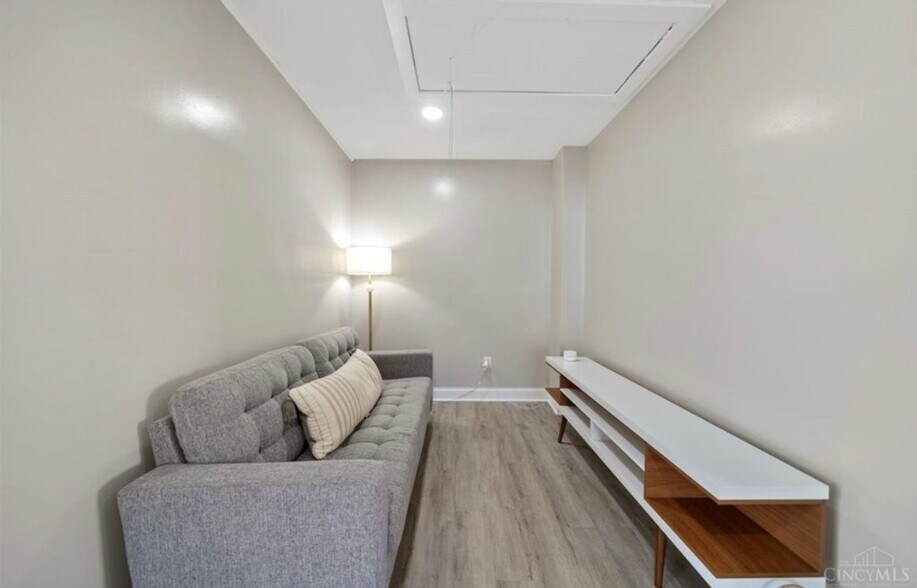 Building Photo - 5261 Waltella Pl