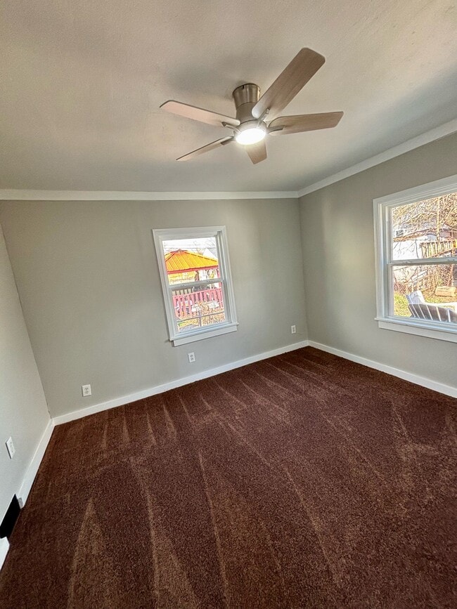 Building Photo - 3707 Powell Ave