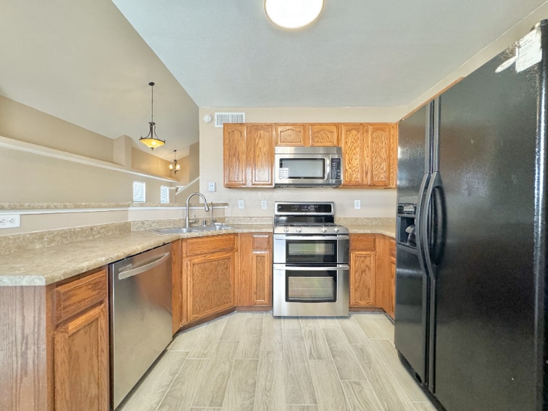 Building Photo - 14169 Tierra Delfin Dr