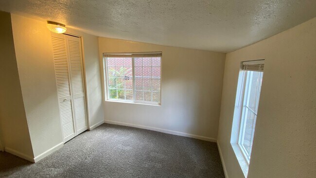 Building Photo - 4BD/1BA House with Fenced Yard – Walk to DU!