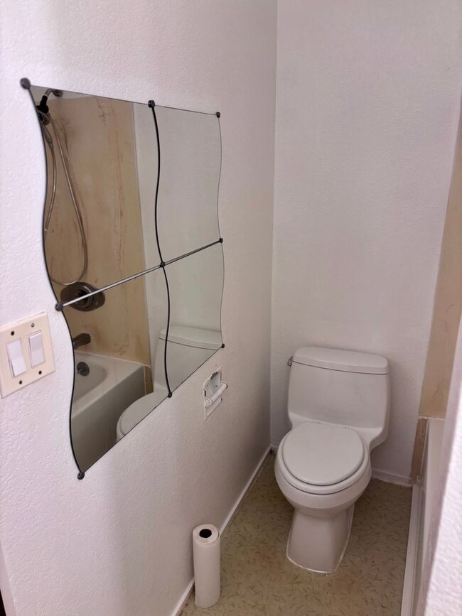 Building Photo - AVAILABLE NOW | 2 Bedroom, 1 Bathroom Townhome | Located at Waiau Garden Court Community | Includ...