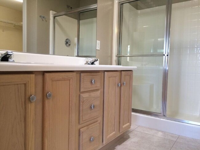 Building Photo - Carry Over Showing: This property has been...
