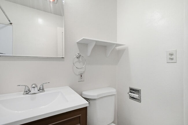 Building Photo - 3 Bedroom House in Southwest Eugene