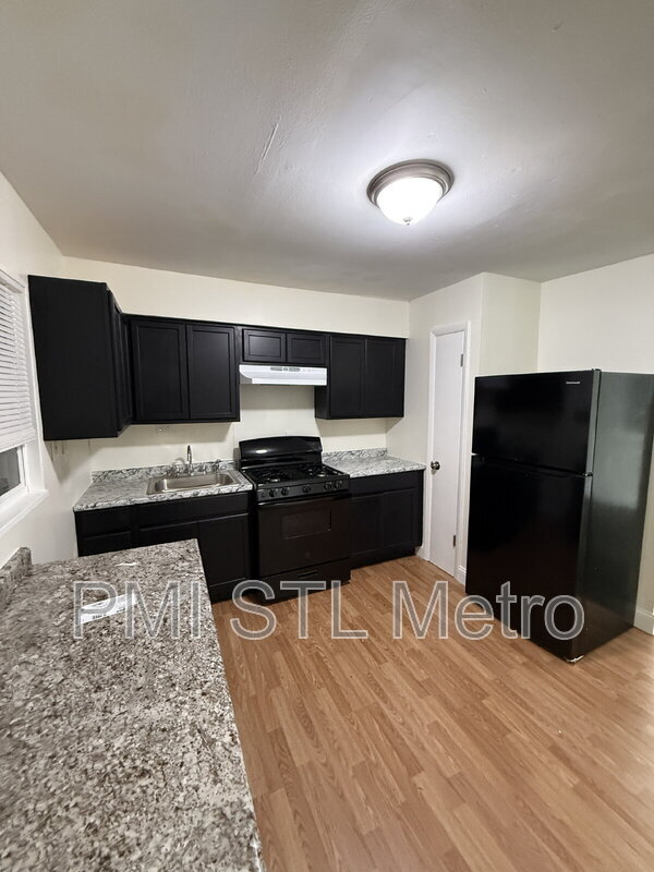 Building Photo - 10501 Duke Dr