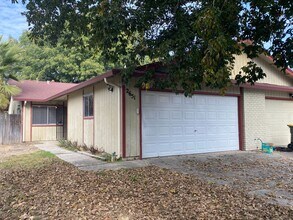 Building Photo - 2651 Burlington Pl