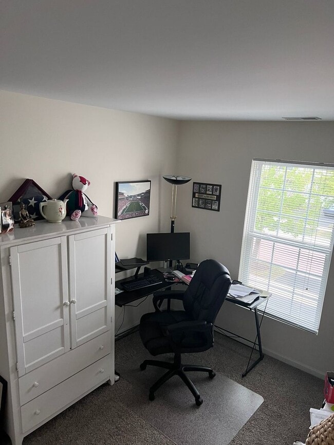 Building Photo - 3106 Bromley Ln