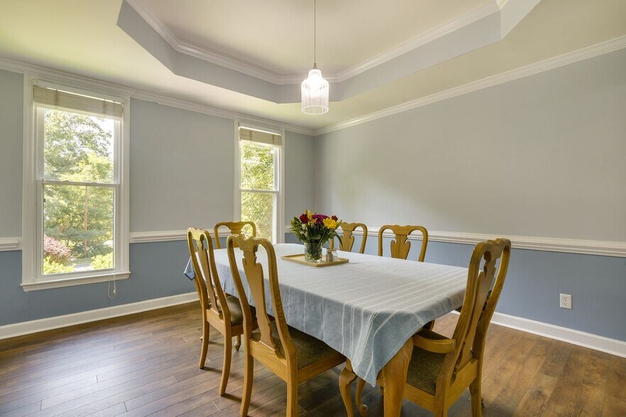 Building Photo - 5518 Tahoe Dr