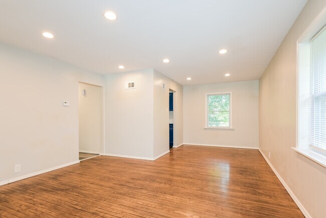 Building Photo - Fantastic 1bd/2ba home! Let yourself in!