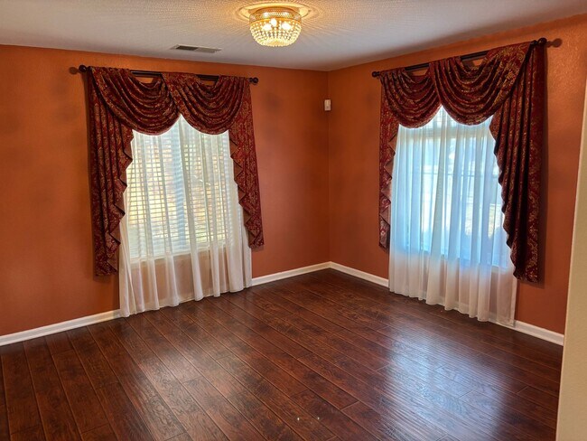 Building Photo - Wonderful 3 bedroom + Loft, 2.5 bathroom h...