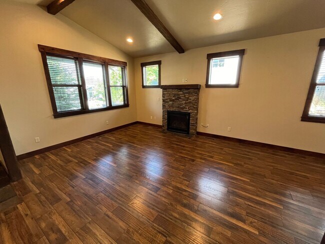 Building Photo - 61064 SE Ruby Peak Ln