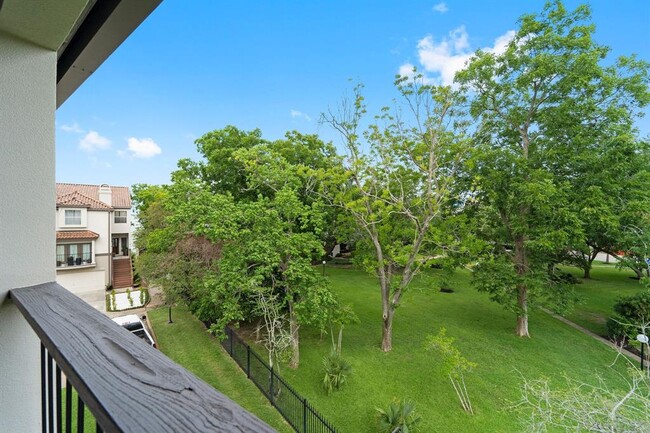 Building Photo - 309 Lakeside Ln