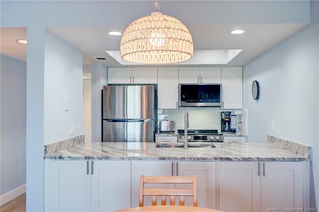 Building Photo - 40 NE Plantation Rd