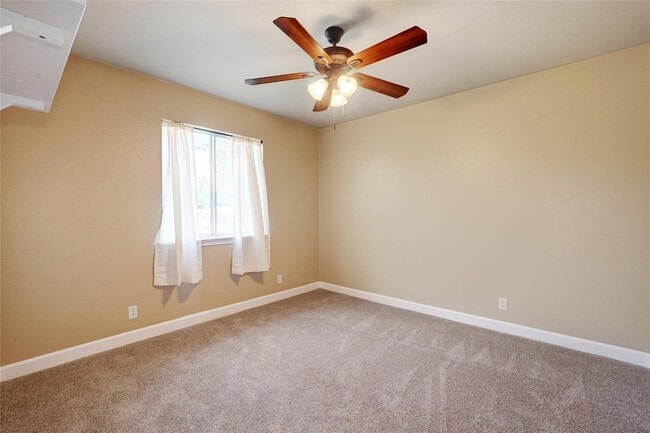 Building Photo - 136 Holmstrom St