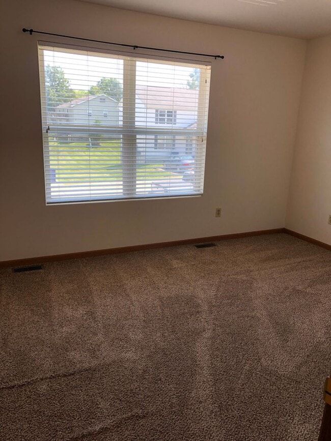 Building Photo - 415 Briden