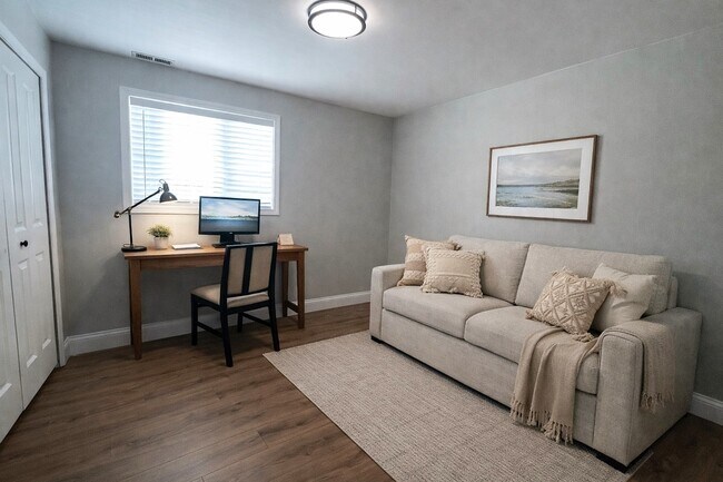 Building Photo - 2568 Sun Terrace Dr