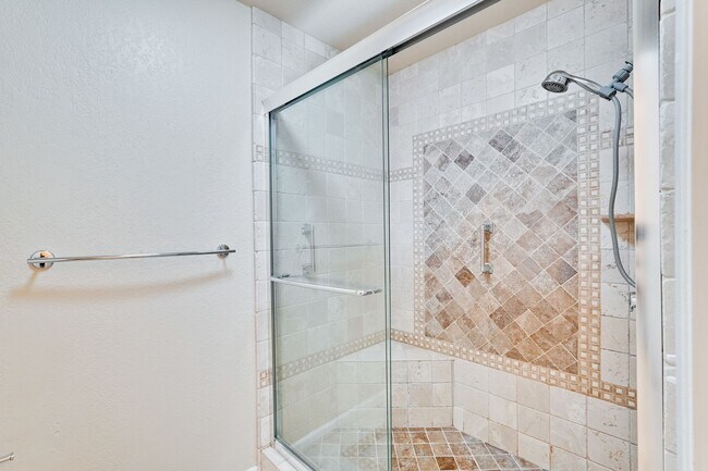 Building Photo - 6651 Bunker Hill Ct