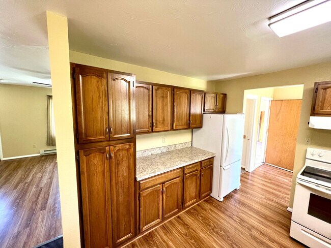 Building Photo - Pet Friendly 4 Bed 2 Bath Single Family Home, with Fenced Yard and Garage on Westside of Helena!