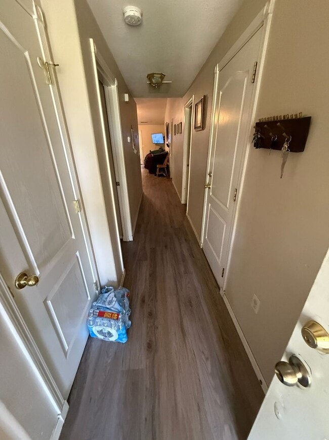 Building Photo - r1824