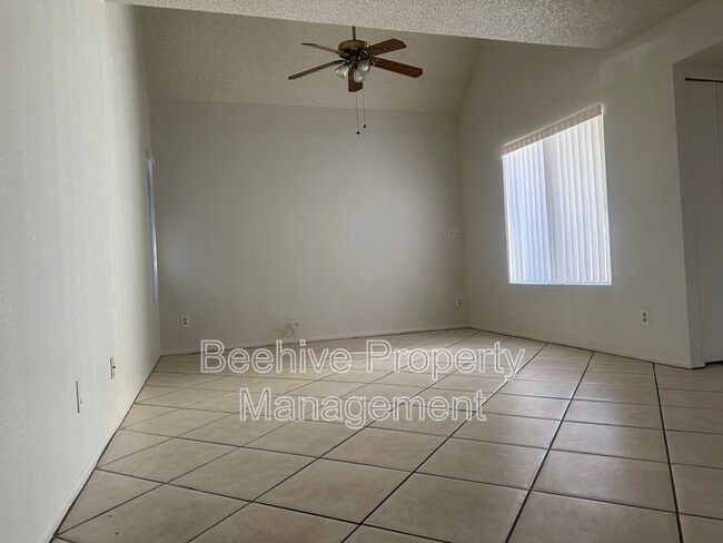 Building Photo - 1342 W Emerald Ave