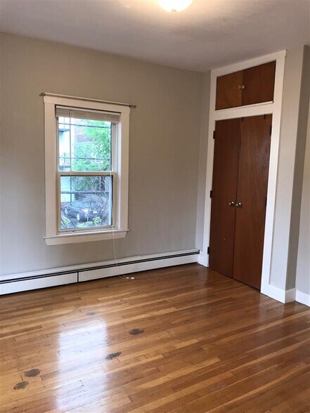 Building Photo - 9 Elmer St