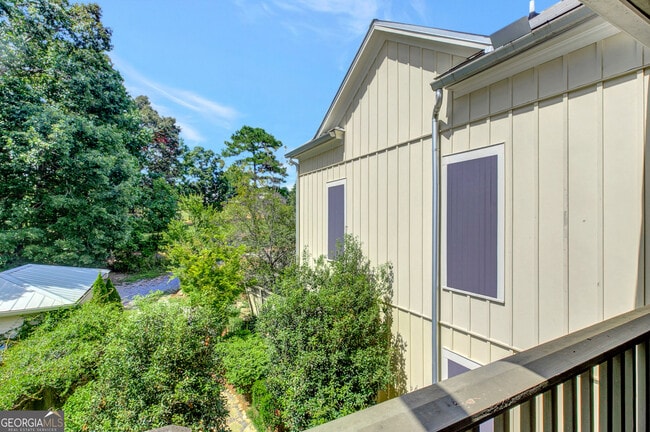 Building Photo - 10659 Serenbe Ln