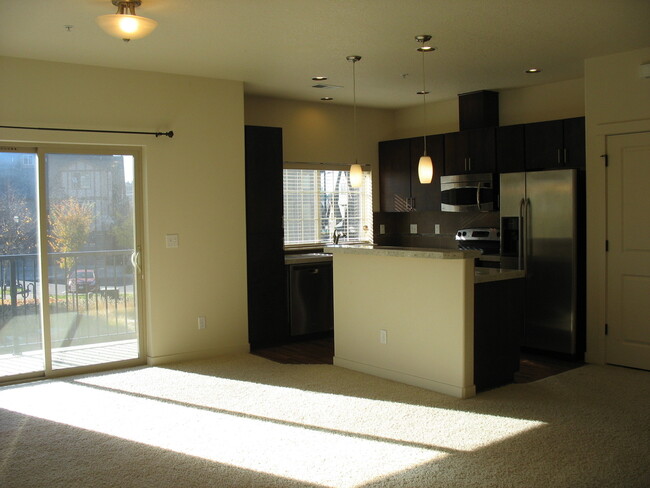 Building Photo - Beaverton Luxury Condo - APPLICATION PENDING