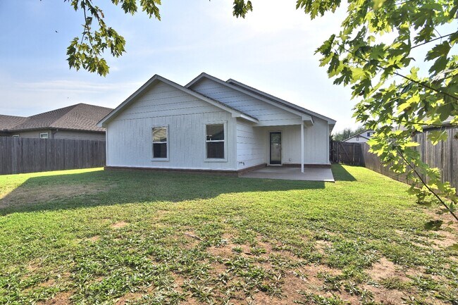 Building Photo - 10712 N 152nd E Ave.