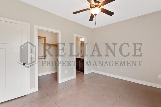 Building Photo - 4809 N Hillside Ct