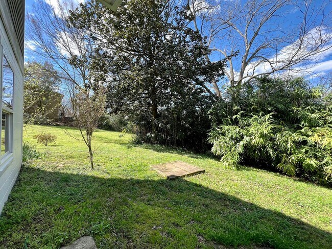 Building Photo - Beautiful and Spacious 5 Bedroom + 3 Bath Home w/ Office close to Downtown!