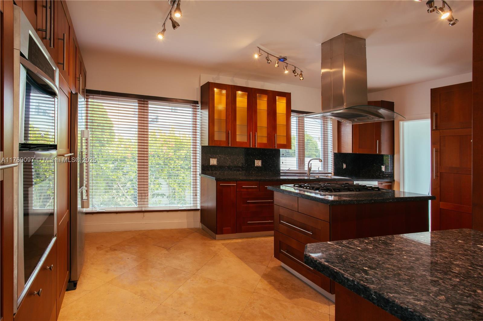 Building Photo - 72 S Hibiscus Dr