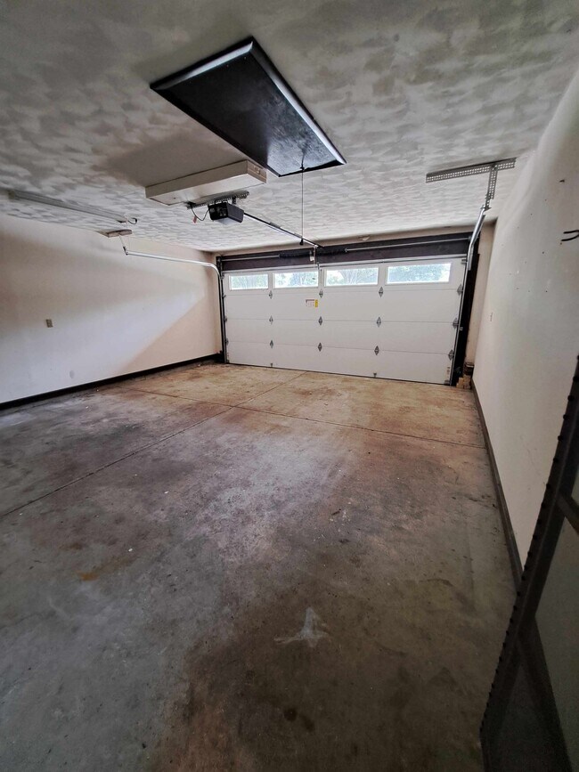 Building Photo - 407 Sheets St