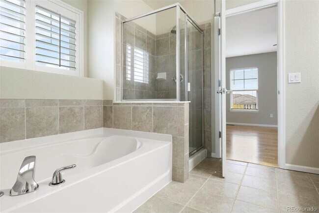 Soaking tub - 11629 Fenwick Cir