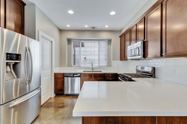 Building Photo - 3505 Villa Ct