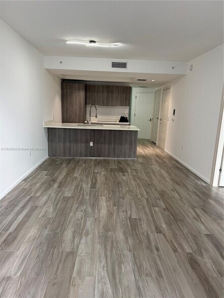 Primary Photo - 801 S Miami Ave