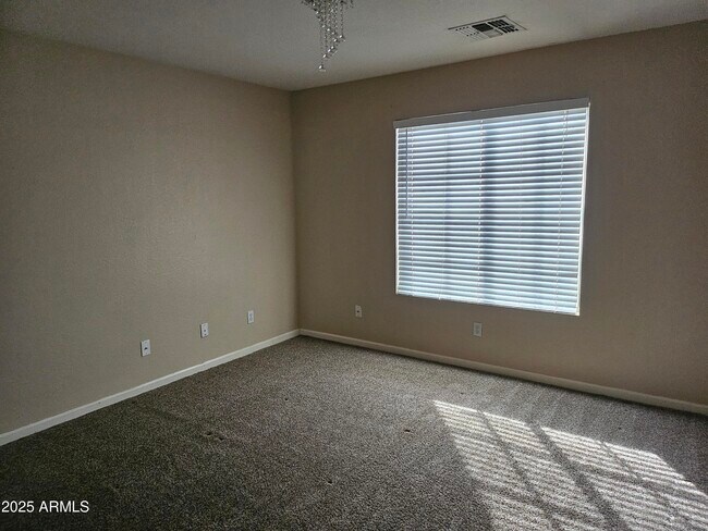 Building Photo - 842 E Impreria St