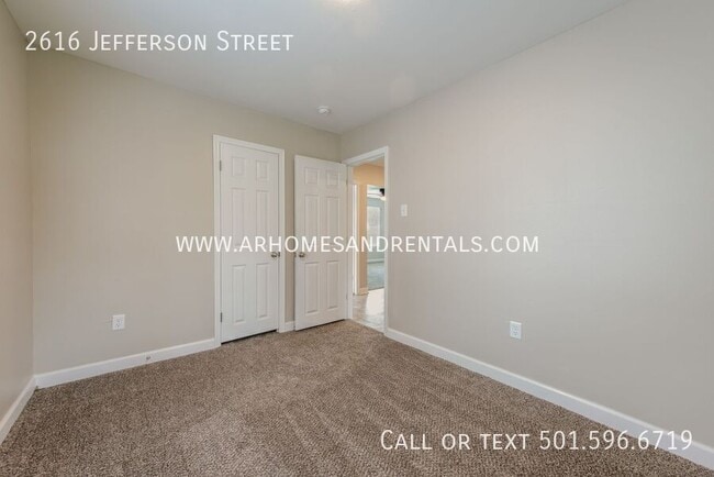 Building Photo - 2616 Jefferson St