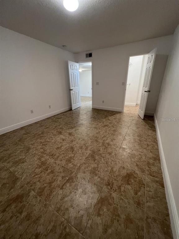 Building Photo - 220 Riverbend Dr