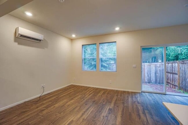 Building Photo - 5824 NE 80th Ct