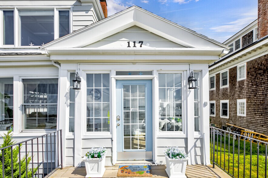 Building Photo - 117 Western Ave