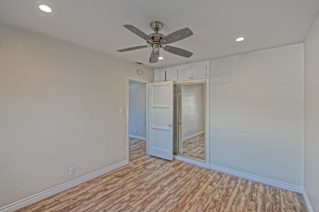Building Photo - CHARMING & AIRY HOME W/ SPACIOUS FENCED YARD & LARGE 2-CAR GARAGE CLOSE TO SCHOOLS, SHOPPING & MI...