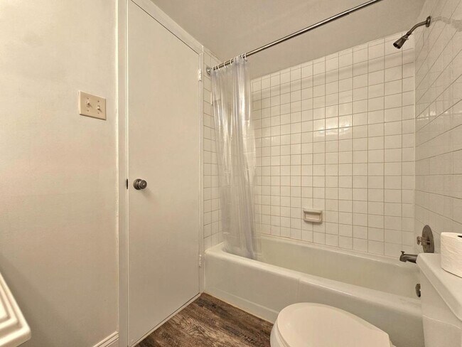 Building Photo - 2059 Huntington Ave