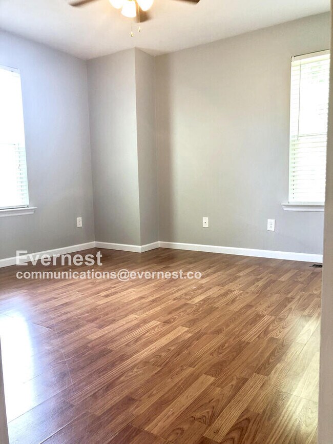 Building Photo - 808 Sunrise St