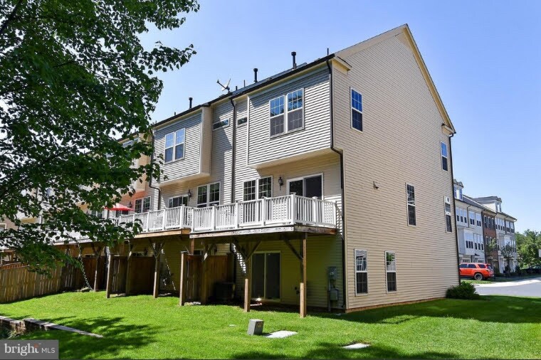 Building Photo - 22414 Glenbow Way