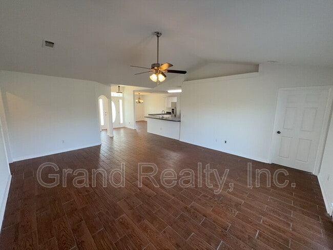 Building Photo - 1261 Mazurek Blvd