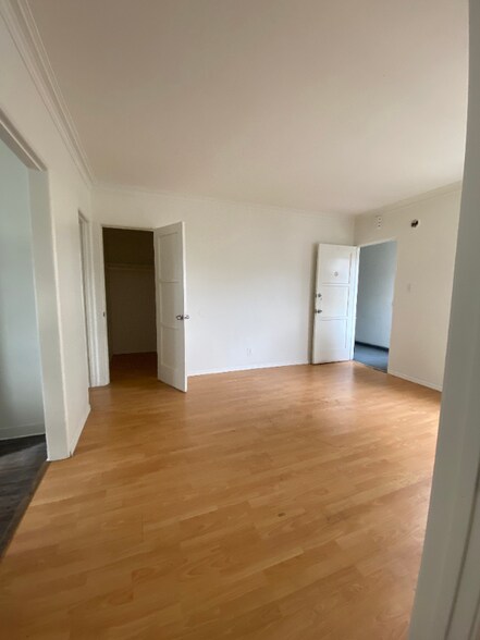 Primary Photo - 5932 Melrose Ave