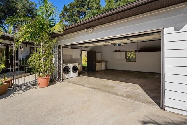 Building Photo - Private Hillside Retreat with Expansive Yard, Chef’s Kitchen, and Spa-Like Primary Suite