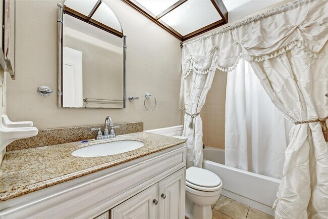 Building Photo - 2833 Orange Tree Cir N