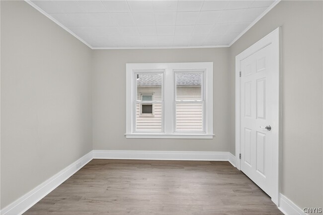 Building Photo - 111 Maplehurst Ave