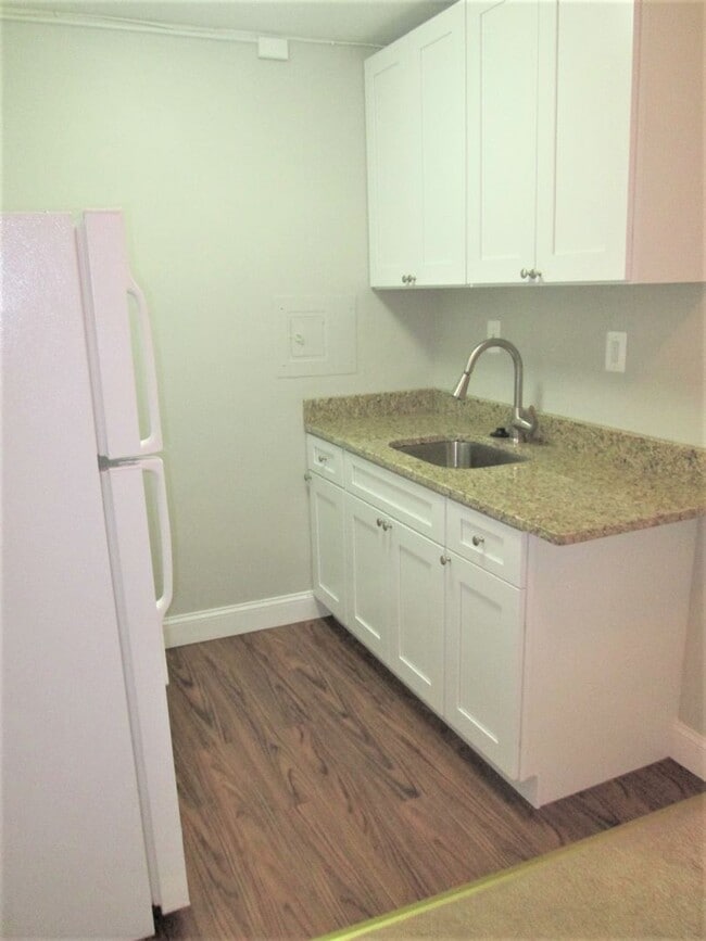 Building Photo - Bright and Spacious Condo in Fantastic Fog...